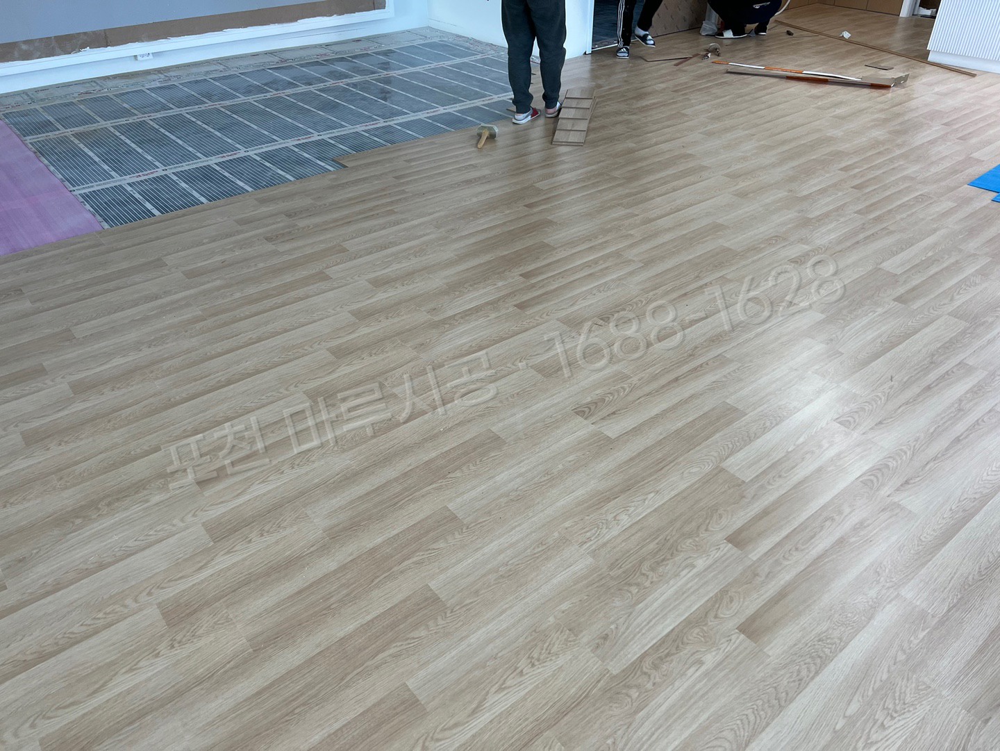 포천 이동면 바닥공사 마루시공업체 강화마루 동화 클릭S 오크2 상가 시공 중